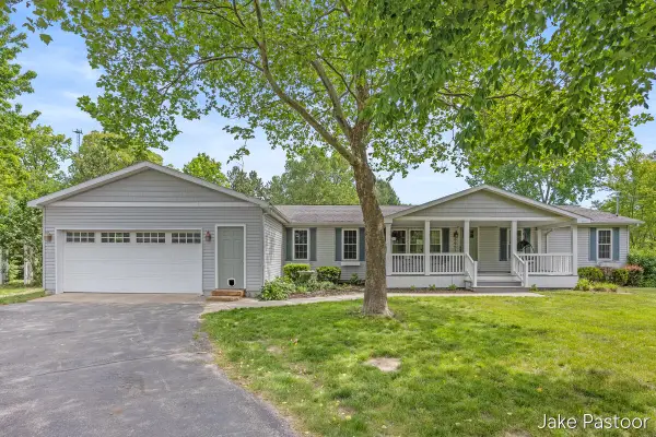 9951 10 Mile Road NE, Rockford, MI 49341