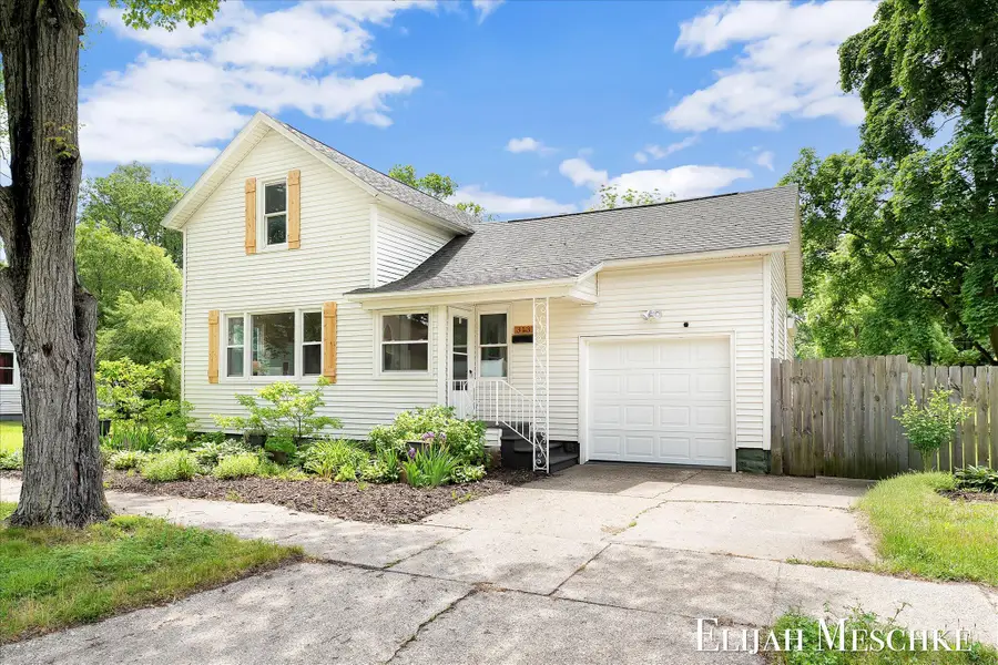 313 Washington Avenue, Muskegon, MI 49441 - #3