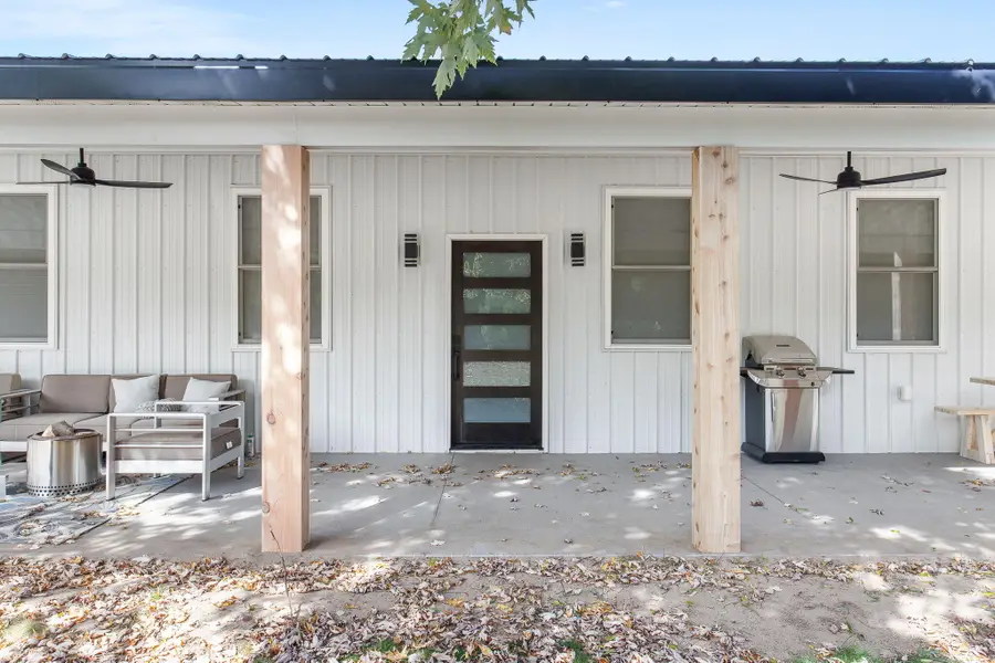 7924 S Beech Avenue, Howard City, MI 49329 - #2