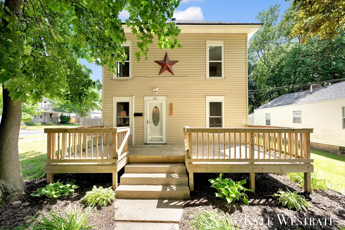 301 W Montcalm Street, Greenville, MI 48838 - #1
