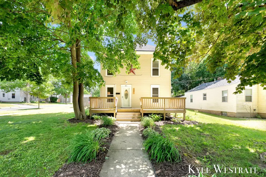 301 W Montcalm Street, Greenville, MI 48838 - #3
