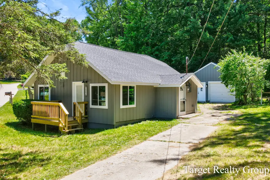8660 Merry Drive NE, Rockford, MI 49341 - #2