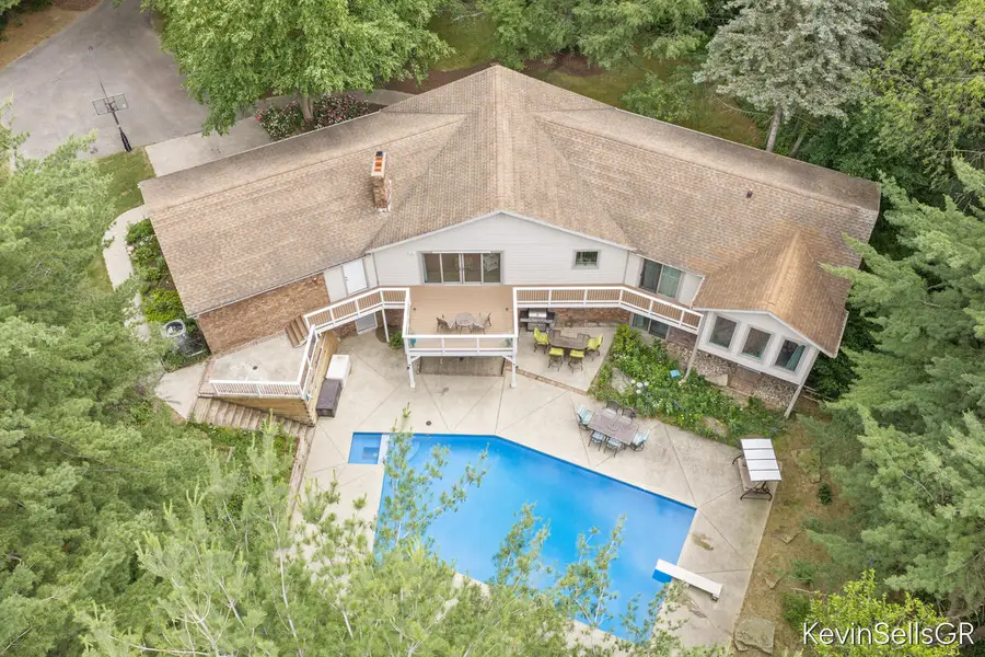 7710 Cascade Pines Drive SE, Grand Rapids, MI 49546 - #2