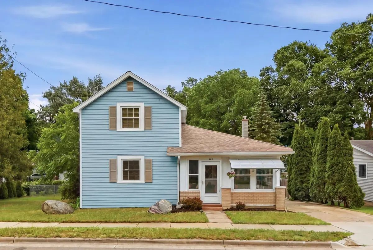 419 N Monroe Street SE, Lowell, MI 49331 - #1