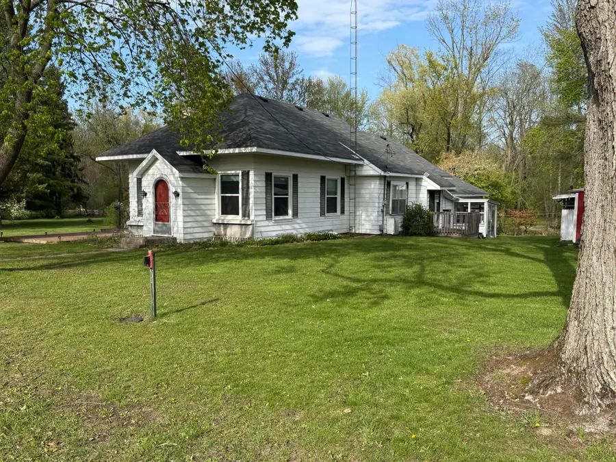 122 N Sherman Street, Howard City, MI 49329 - #2