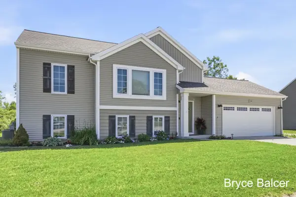 338 Vansen Drive, KentCity, MI 49330