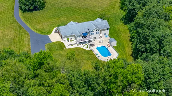 817 Pheasant Ridge Drive, Hastings, MI 49058