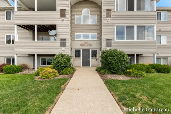8362 N Jasonville Court SE Building: B Unit: 40, Caledonia, MI 49316