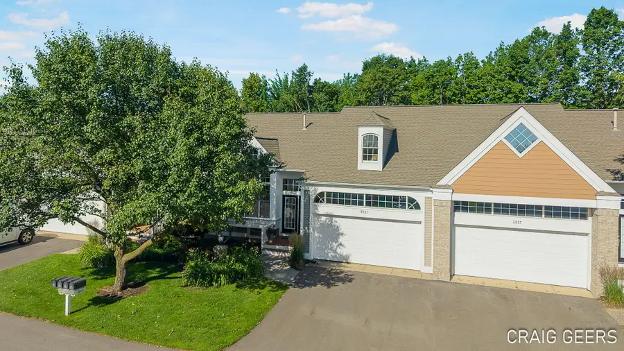 2521 Forest Bluff Drive SE Building: 1 Unit: 27, Kentwood, MI 49546 - #3