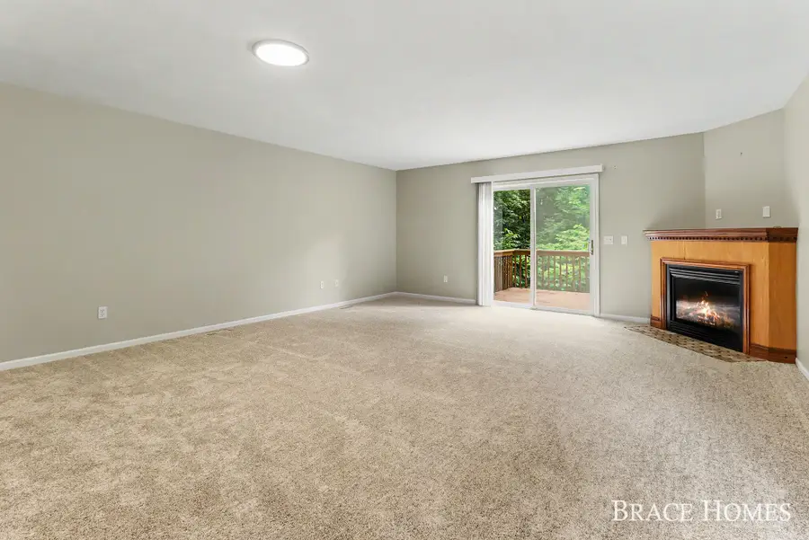 1776 Grand Court NE, Grand Rapids, MI 49525 - #3