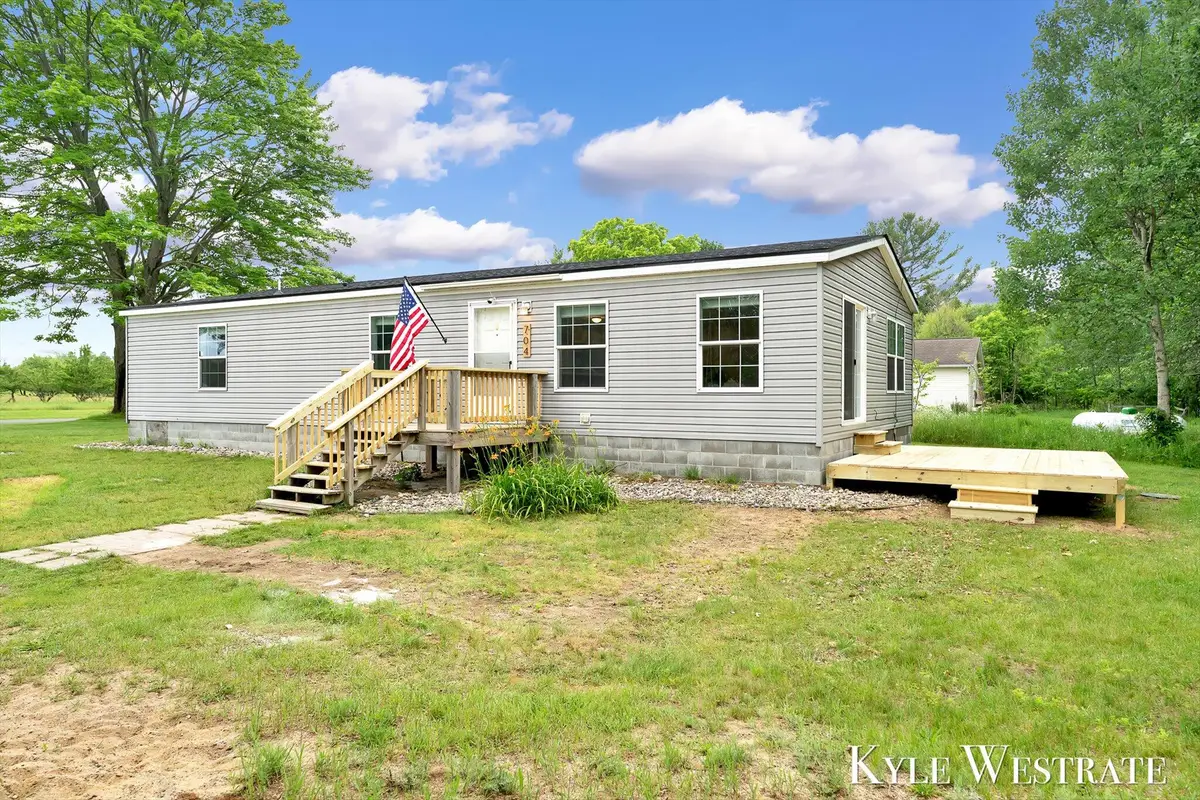 704 Chestnut, Howard City, MI 49329 - #1