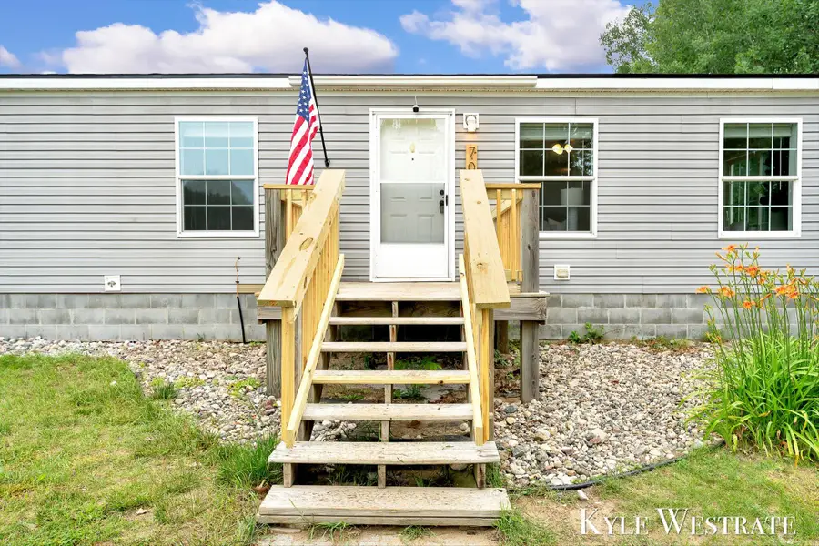 704 Chestnut, Howard City, MI 49329 - #3