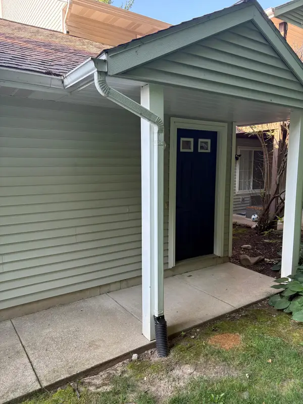 217 Hunters Lane NE Unit: 6, Rockford, MI 49341