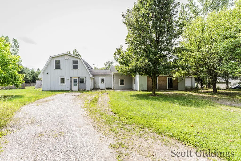 1402 E Deaner Road NE, Edmore, MI 48829 - #1