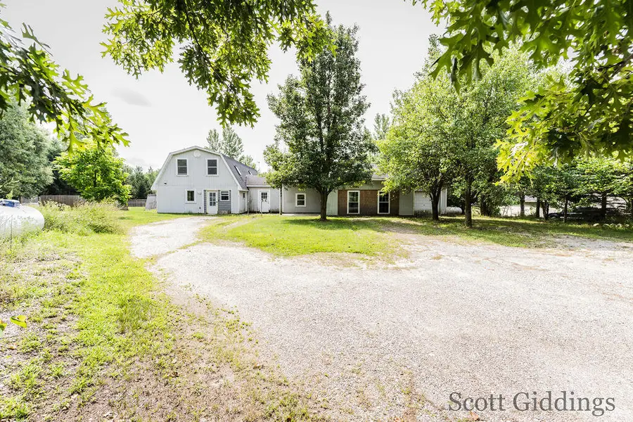 1402 E Deaner Road NE, Edmore, MI 48829 - #3