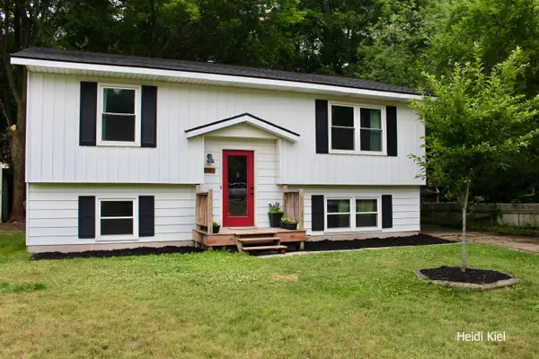 1382 Stanwood Drive NW, GrandRapids, MI 49534
