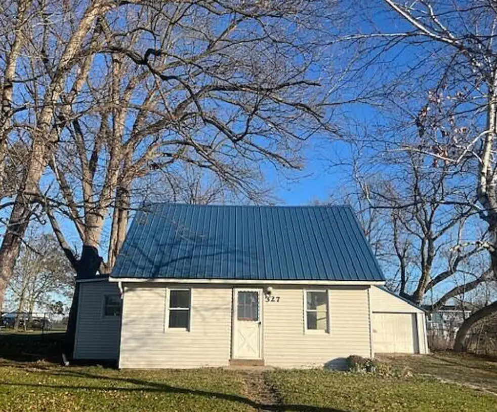 327 E Main Street, Vermontville, MI 49096 - #1