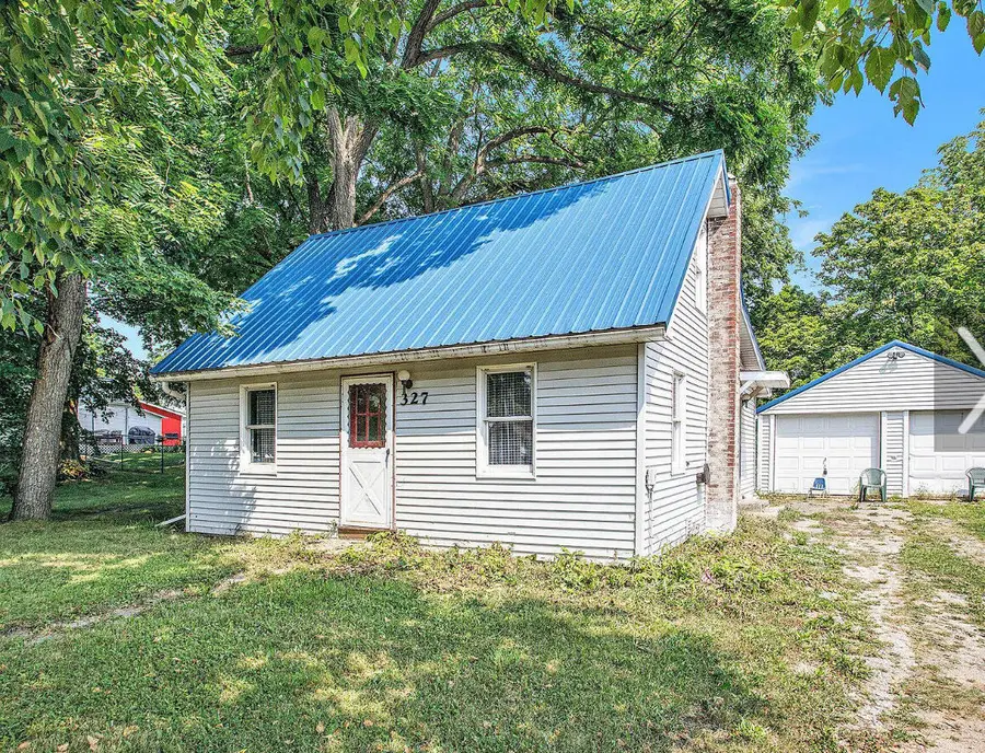 327 E Main Street, Vermontville, MI 49096 - #2