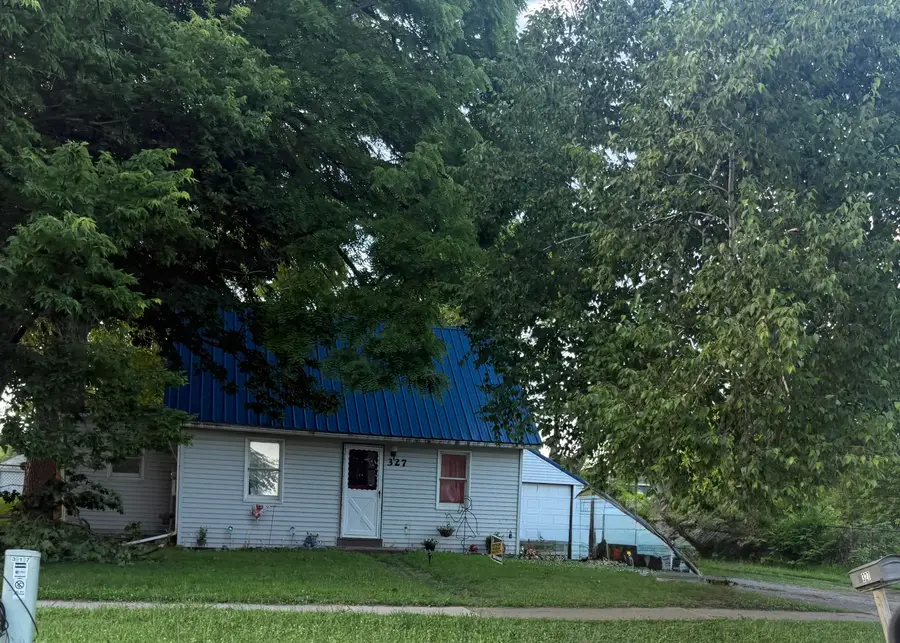 327 E Main Street, Vermontville, MI 49096 - #3