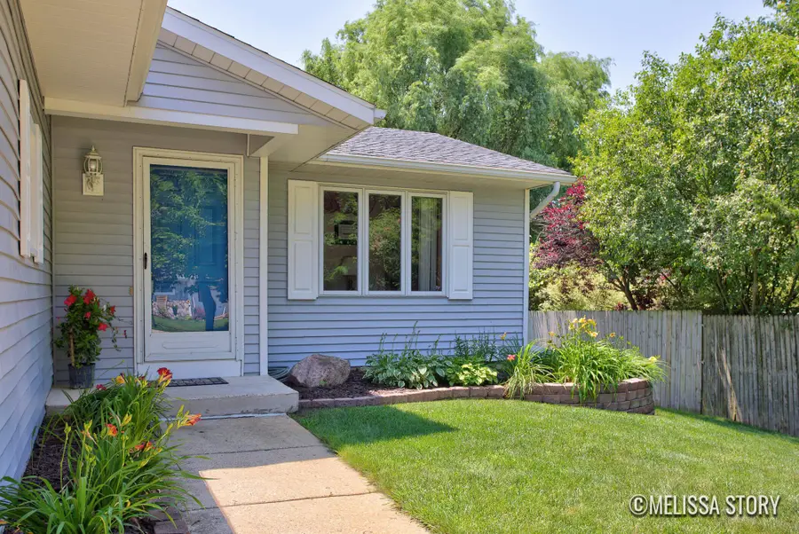 2714 Olivia Street NW, Grand Rapids, MI 49504 - #2