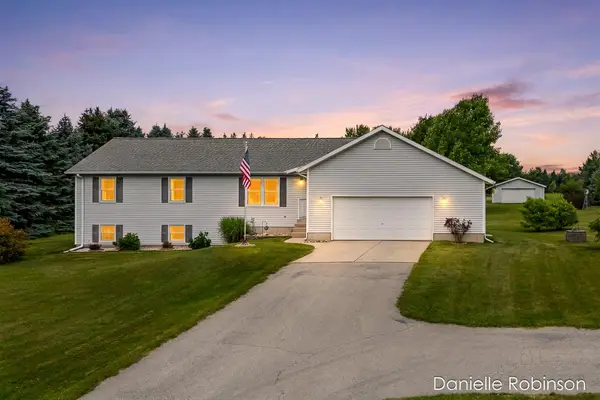 6829 12 Mile Road NE, Rockford, MI 49341