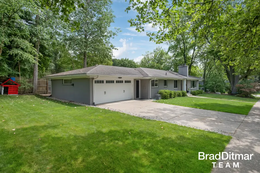 1350 Lake Grove Avenue SE, East Grand Rapids, MI 49506 - #3