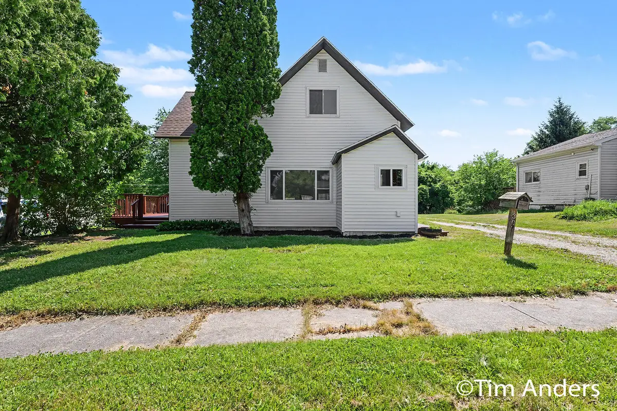 307 S East Street, Saint Louis, MI 48880 - #1