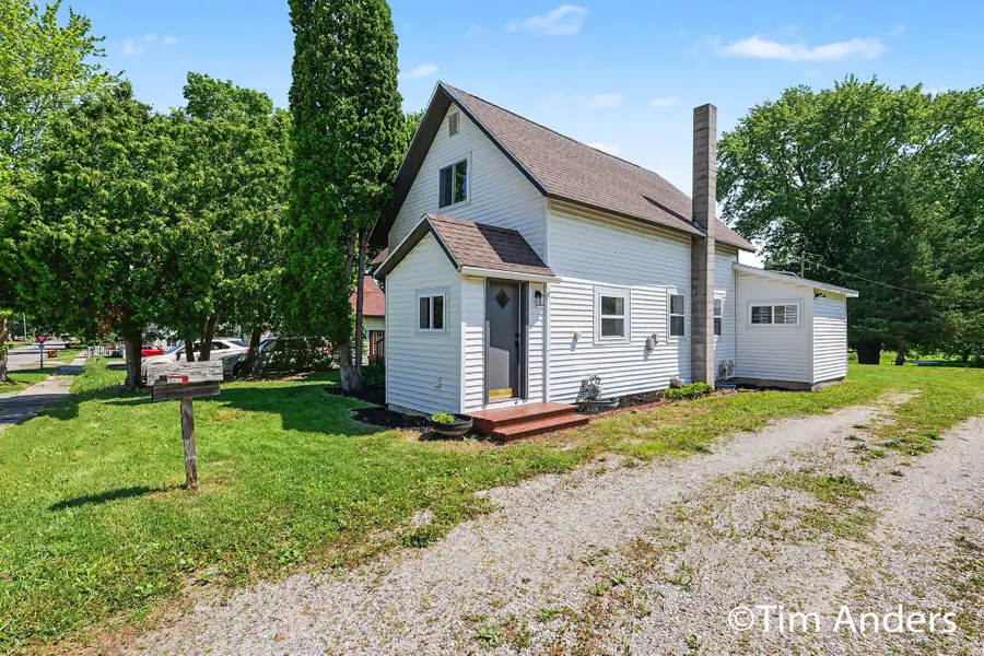 307 S East Street, Saint Louis, MI 48880 - #2