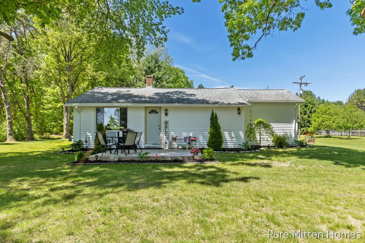5234 S Johnson Road, Greenville, MI 48838 - #1