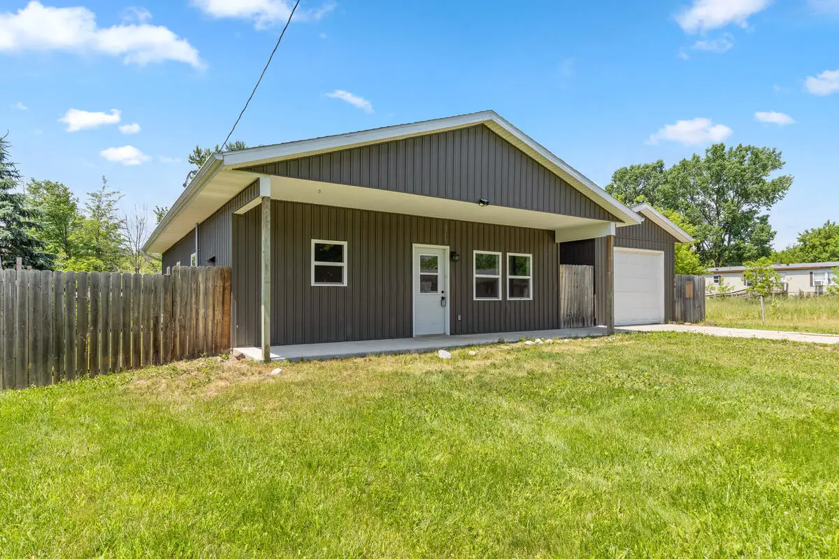 335 N 2nd Street, Stanton, MI 48888 - #1
