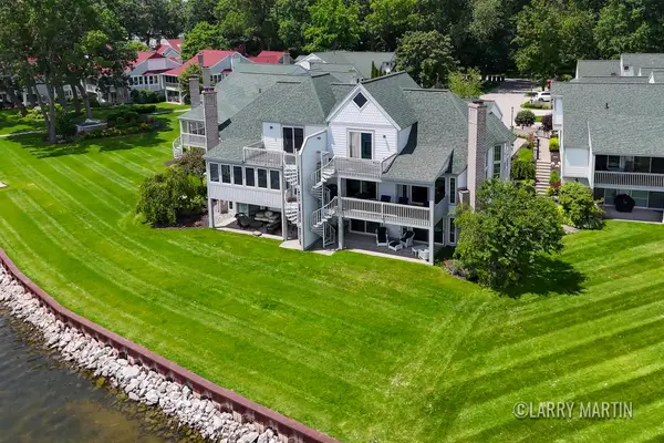 16952 Landing Drive, SpringLake, MI 49456