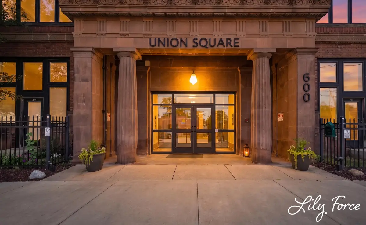 600 Broadway Avenue NW Building: 43 Unit: 208, Grand Rapids, MI 49504 - #1