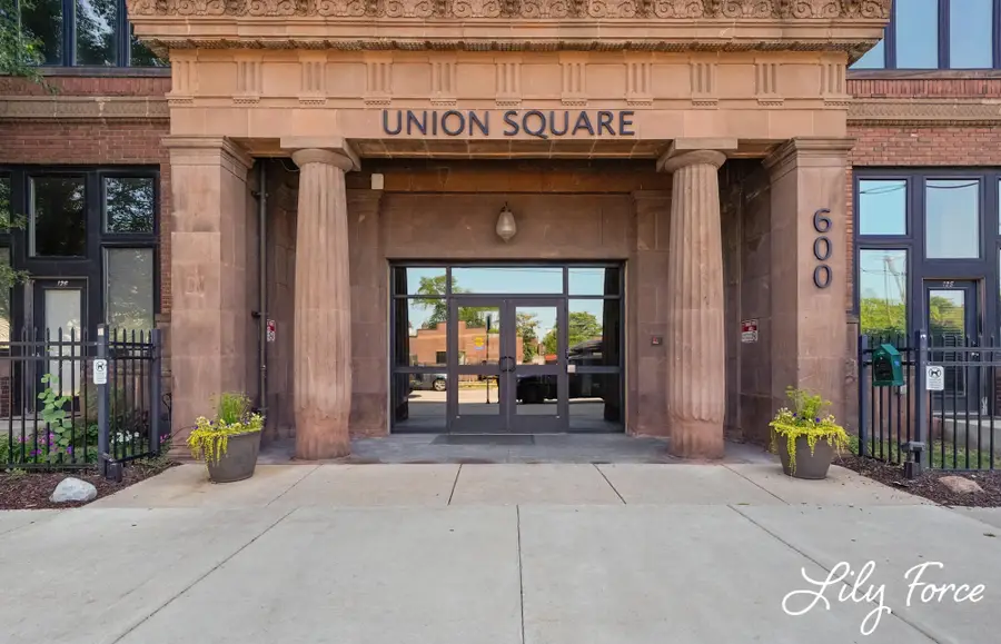 600 Broadway Avenue NW Building: 43 Unit: 208, Grand Rapids, MI 49504 - #2