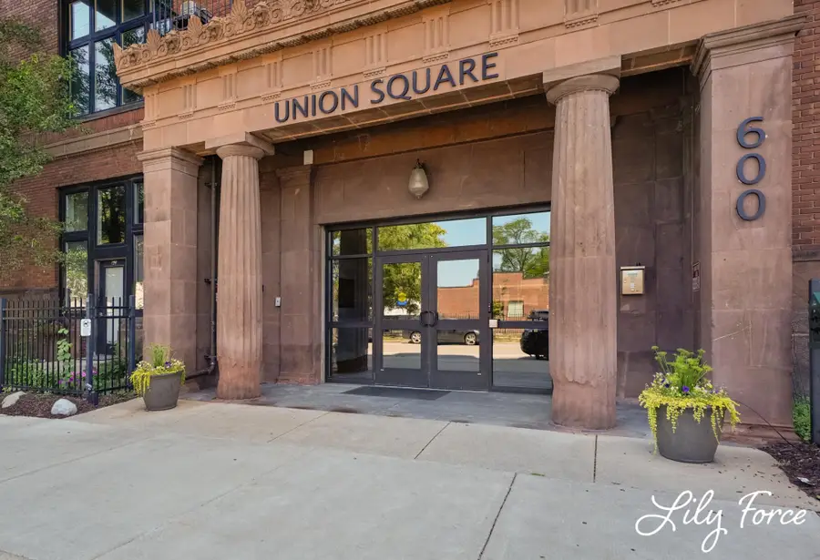 600 Broadway Avenue NW Building: 43 Unit: 208, Grand Rapids, MI 49504 - #3