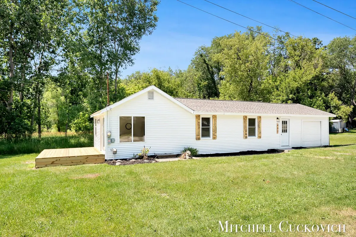 402 W Washington Street, Sheridan, MI 48884 - #1