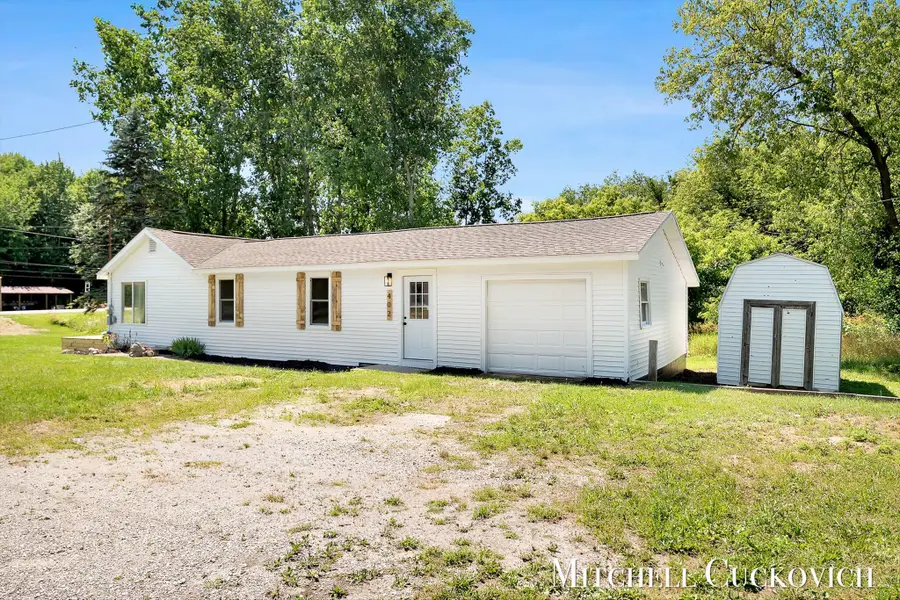 402 W Washington Street, Sheridan, MI 48884 - #3