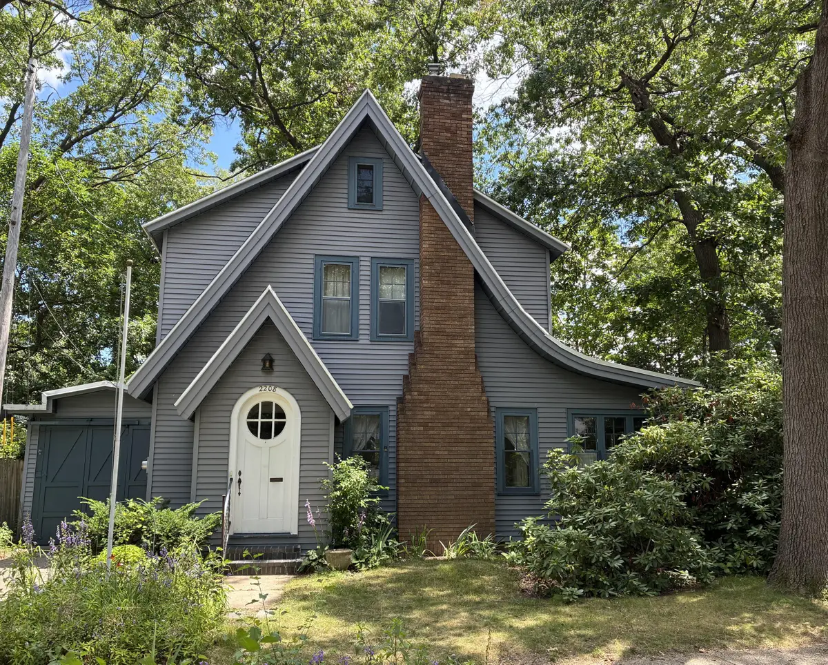 2208 E Blaine Avenue SE, Grand Rapids, MI 49507 - #1
