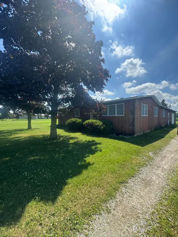 1247 N Steel Road, Merrill, MI 48637
