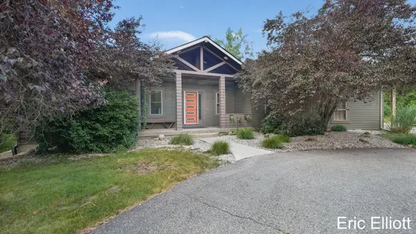 2219 Sawmill Drive NE, Rockford, MI 49341