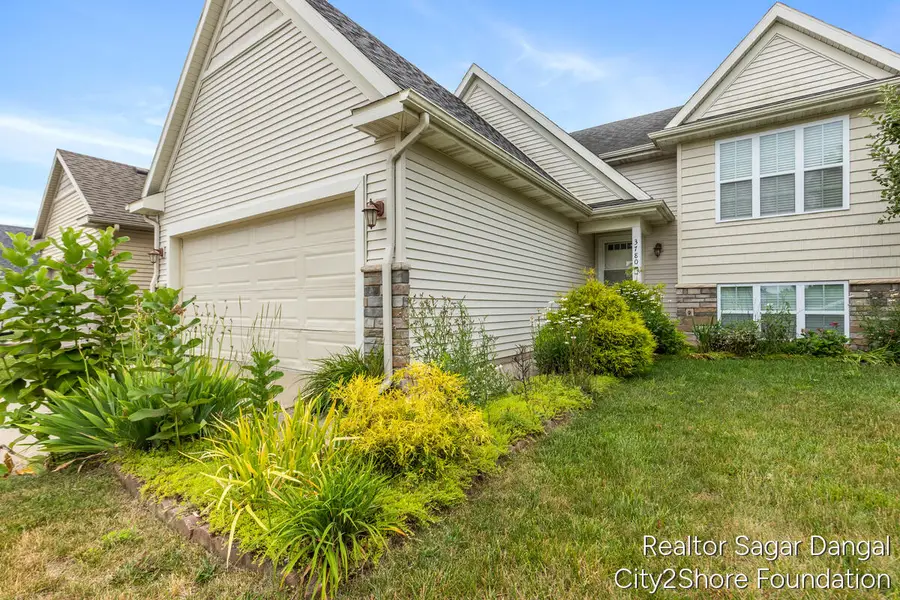 3780 Timberlake Court SE, Kentwood, MI 49512 - #2