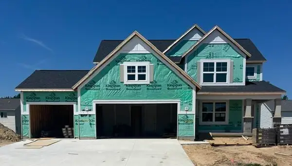 671 Waterford Village Drive NW, GrandRapids, MI 49534