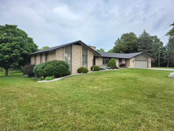 7290 Wingeier Avenue SE, Alto, MI 49302