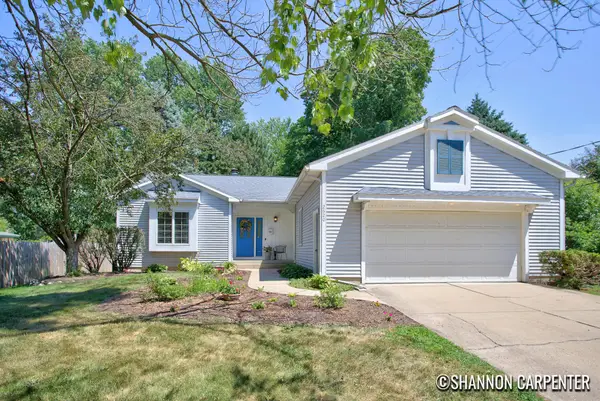 2620 Riverside Drive NE, GrandRapids, MI 49505