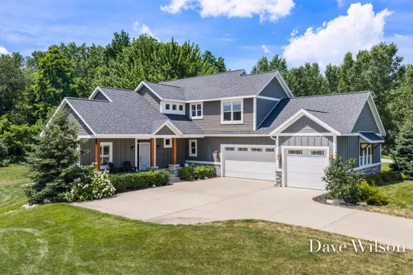 6699 Summer Meadows Drive NE, Rockford, MI 49341