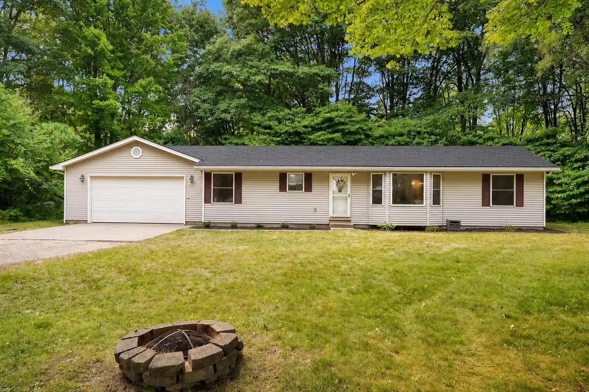 2841 W 92nd, Newaygo, MI 49337 - #1