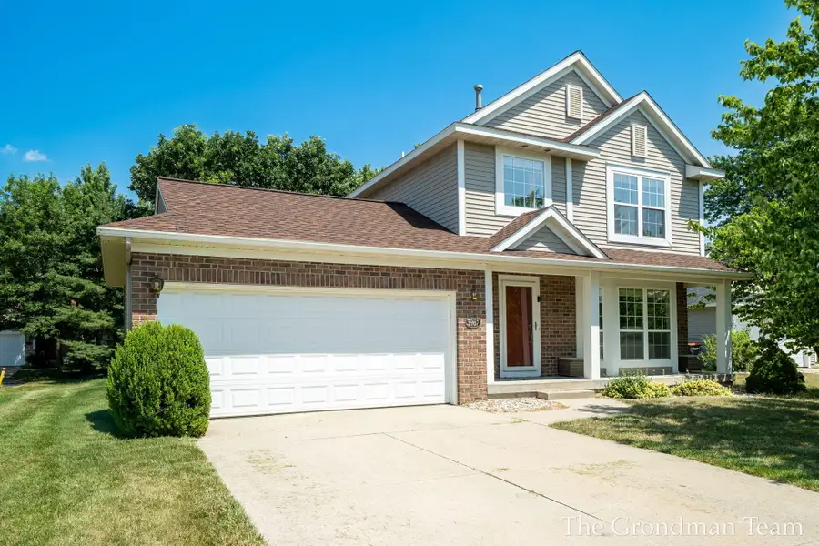 3967 E Deblaay Drive SE, Kentwood, MI 49512 - #2