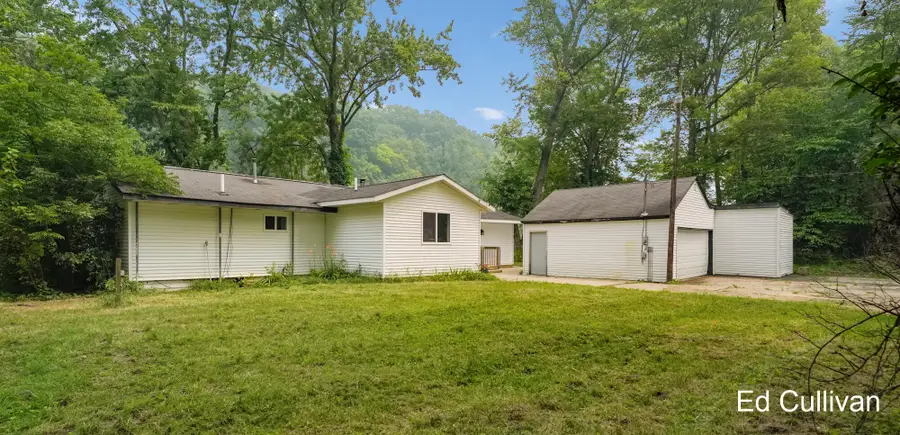 6415 W Bell Meadow Drive, Grant, MI 49327 - #2