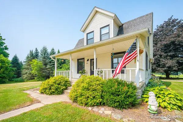 1124 Pinckney Road, Saranac, MI 48881