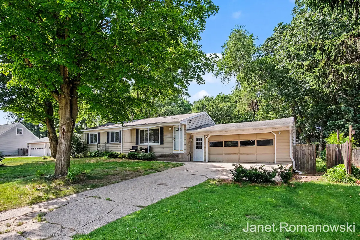 11141 Woodbushe Drive SE, Lowell, MI 49331 - #1