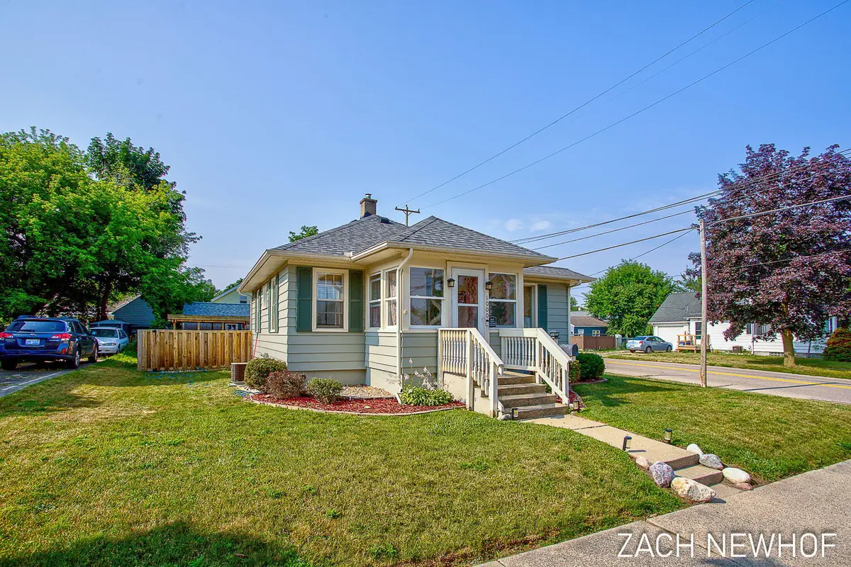1000 Oaklawn Street NE, Grand Rapids, MI 49505 - #1